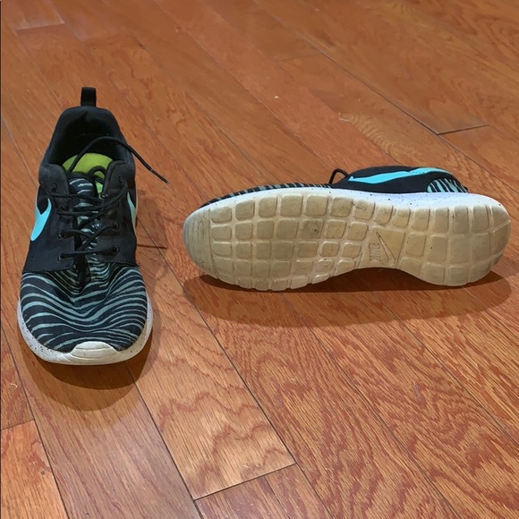 Custom Nike roshes - Picture 3 of 4